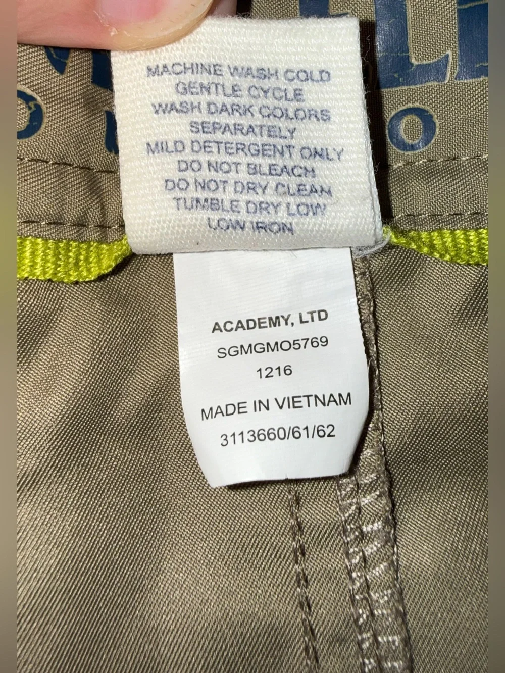 Magellan Outdoors Men’s Olive Green/Khaki Cargo Shorts Hiking/Fishing Size 42